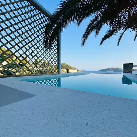 Natura Luxury Beachfront ホテル